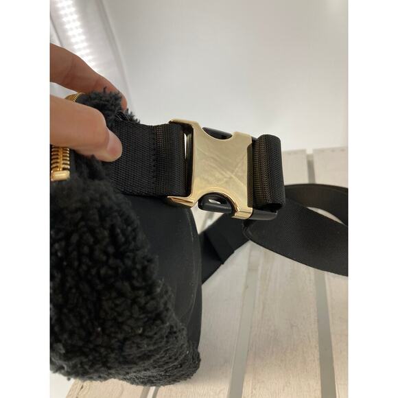 LULULEMON BLACK SHERPA GOLD METAL HARDWARE BELTBAG - Picture 9 of 15